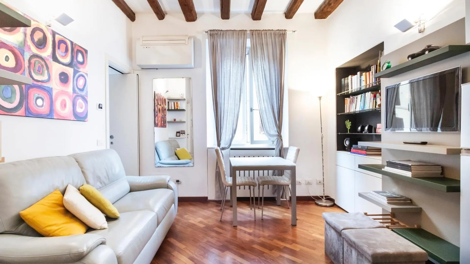 Cosy And Bright Flat In The Heart Of Porta Venezia Apartment Milan Italy